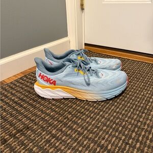 Hoka Arahi 6 Men’s Running Sneakers